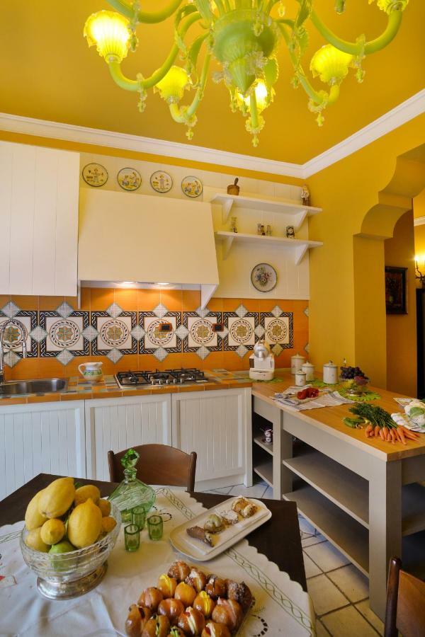 Donna Filomena Casa Vacanza Di Charme Salerno Exteriör bild