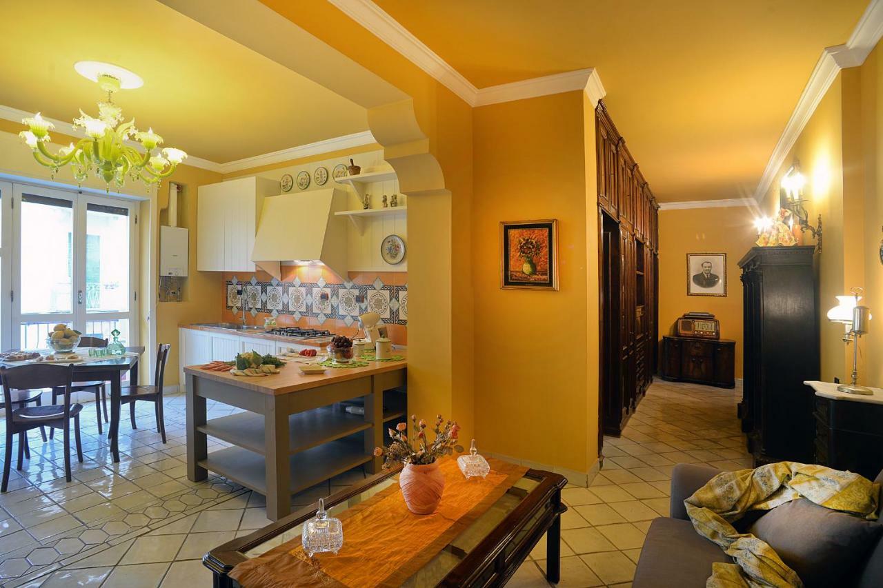 Donna Filomena Casa Vacanza Di Charme Salerno Exteriör bild